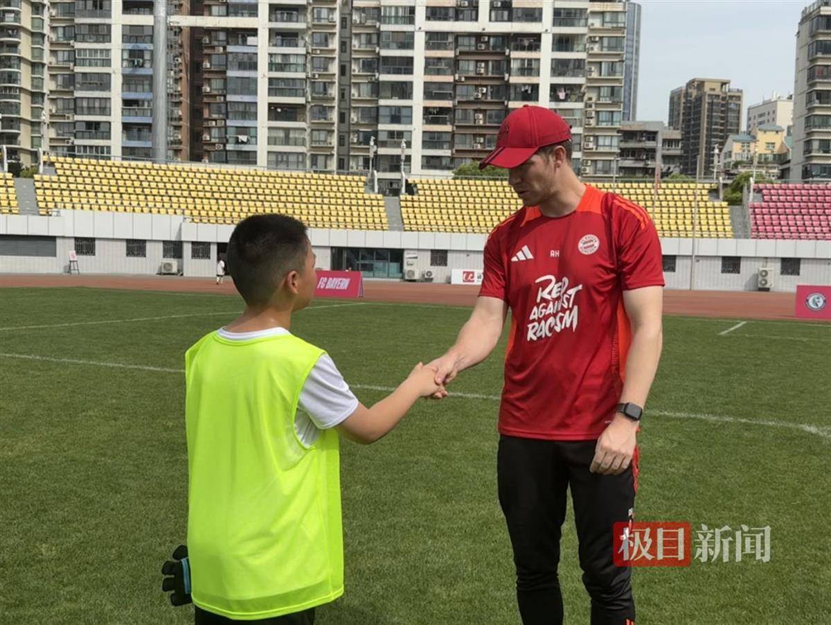 包含高水平青训营引入国际教练，提升青少年竞技能力的词条