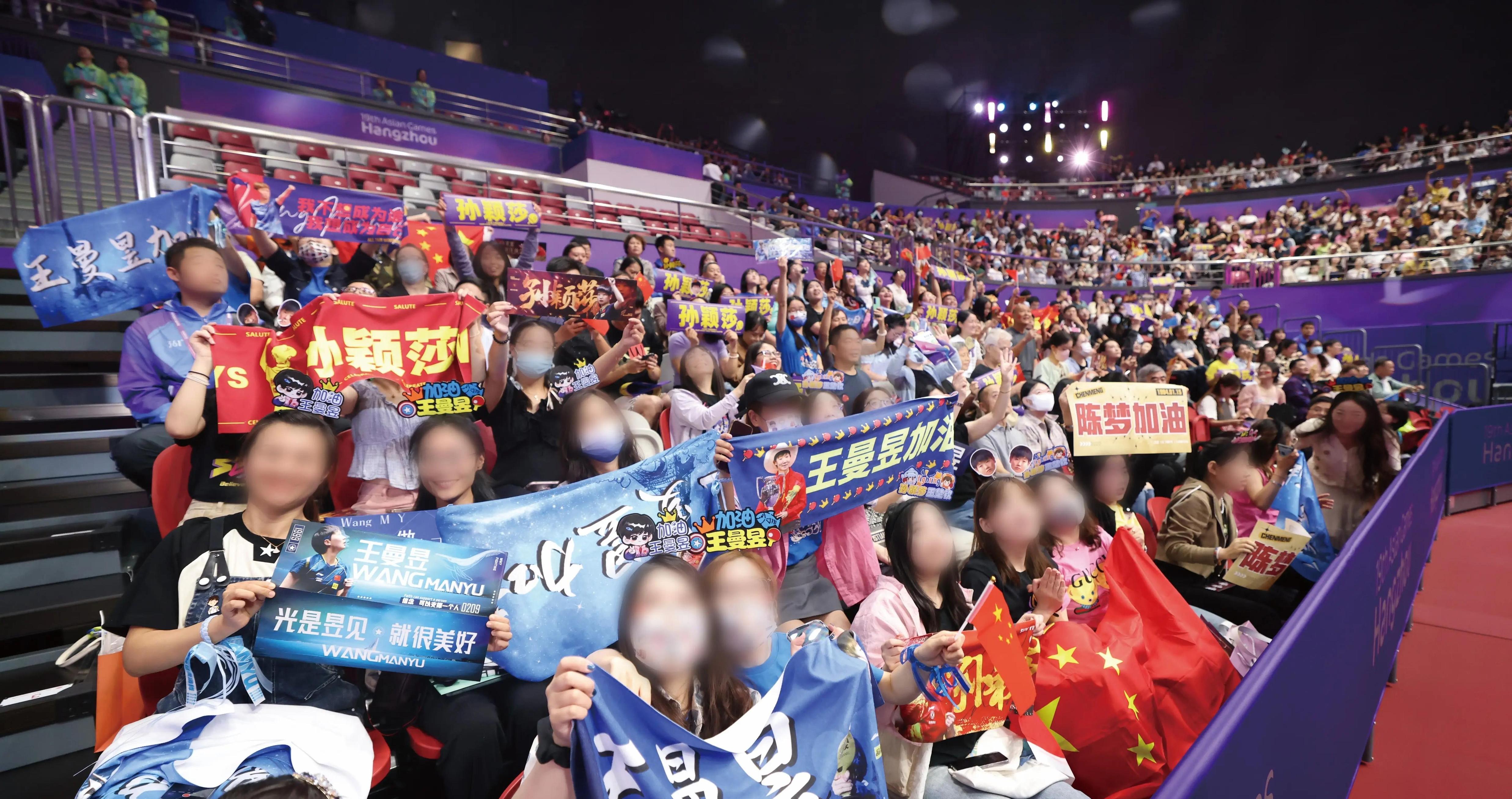 包含球迷盛典:线上线下球迷活动集锦的词条 包含球迷盛典:线上线下球迷活动集锦的词条